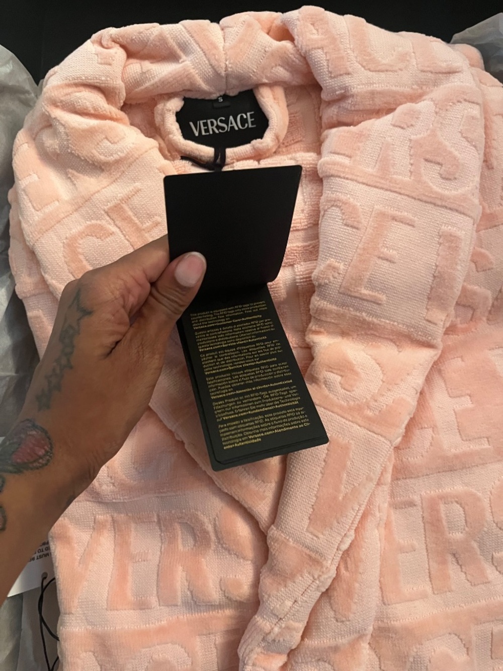 Versace - Picture 3 of 6